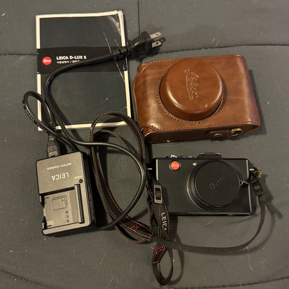 Leica D-Lux 5 Black Digital Camera with Brown Case
